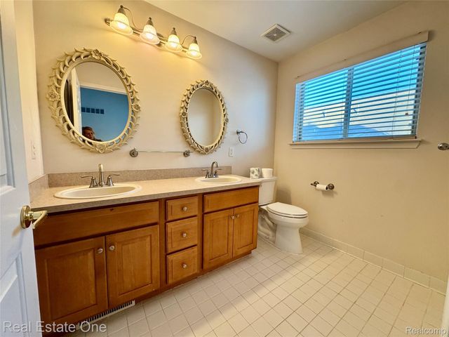 52210 S Gabriella Lane 39, Macomb Township, MI 48042