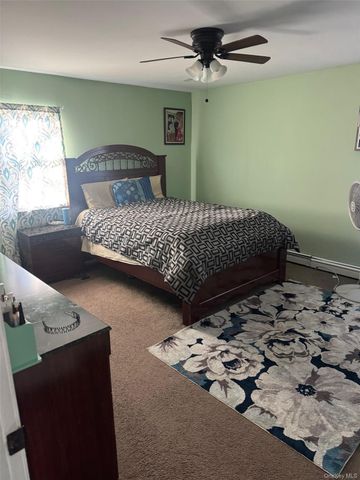 489 Easton Street, Ronkonkoma, NY 11779