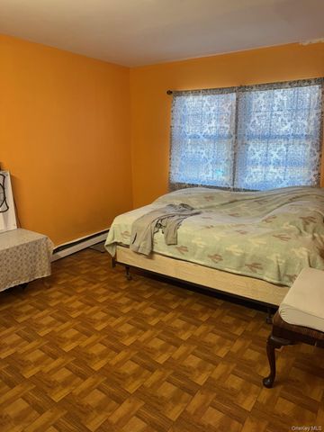 489 Easton Street, Ronkonkoma, NY 11779