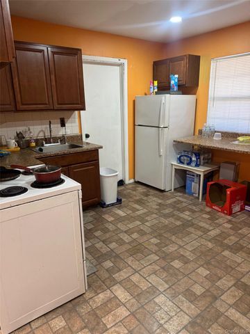 489 Easton Street, Ronkonkoma, NY 11779