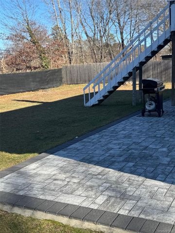 489 Easton Street, Ronkonkoma, NY 11779