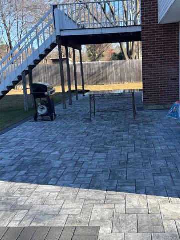 489 Easton Street, Ronkonkoma, NY 11779