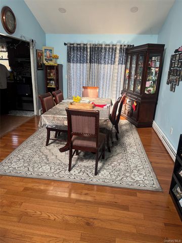 489 Easton Street, Ronkonkoma, NY 11779