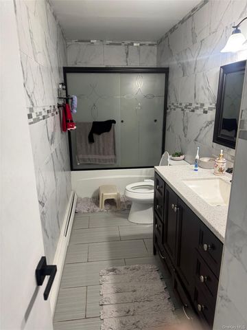 489 Easton Street, Ronkonkoma, NY 11779