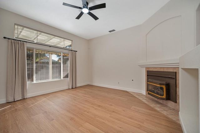 9052 Pembridge Dr, Elk Grove, CA 95624