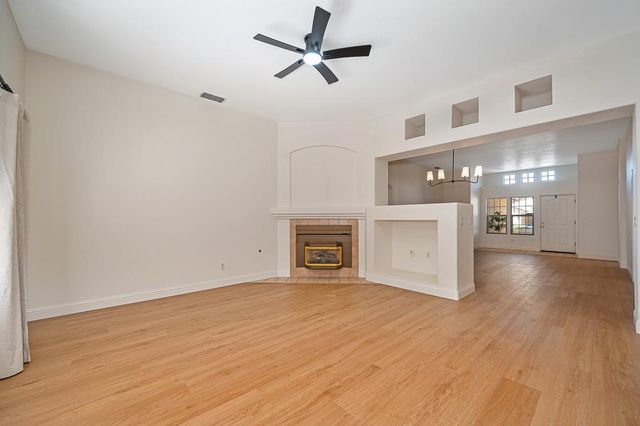 9052 Pembridge Dr, Elk Grove, CA 95624