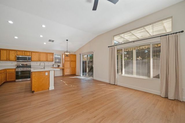 9052 Pembridge Dr, Elk Grove, CA 95624