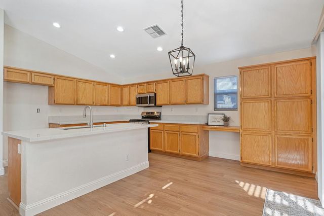 9052 Pembridge Dr, Elk Grove, CA 95624