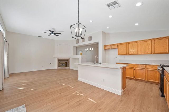 9052 Pembridge Dr, Elk Grove, CA 95624