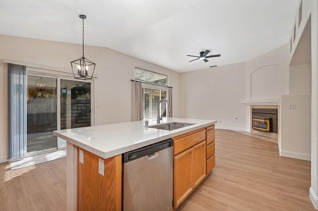 9052 Pembridge Dr, Elk Grove, CA 95624