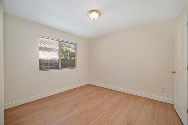 9052 Pembridge Dr, Elk Grove, CA 95624