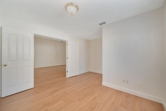 9052 Pembridge Dr, Elk Grove, CA 95624