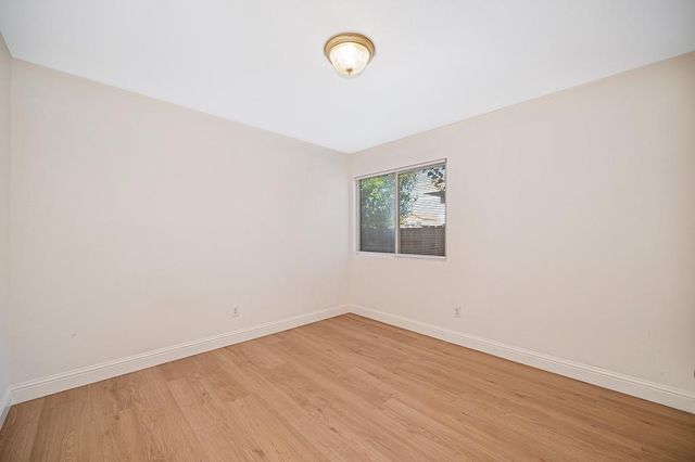 9052 Pembridge Dr, Elk Grove, CA 95624