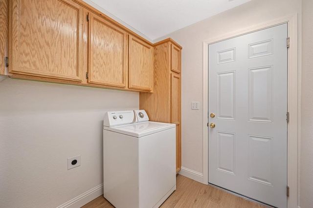 9052 Pembridge Dr, Elk Grove, CA 95624