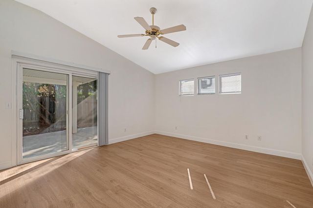 9052 Pembridge Dr, Elk Grove, CA 95624