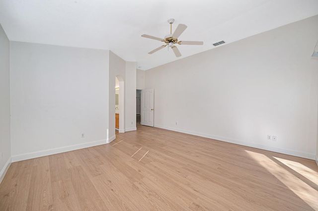 9052 Pembridge Dr, Elk Grove, CA 95624