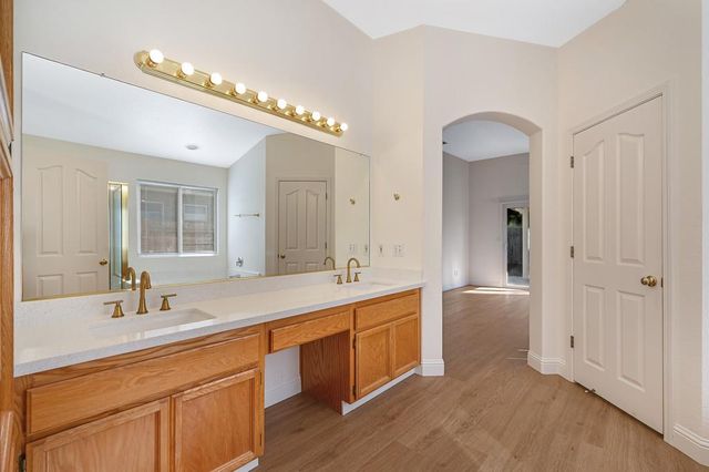 9052 Pembridge Dr, Elk Grove, CA 95624