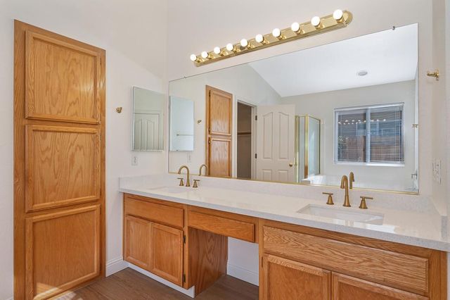 9052 Pembridge Dr, Elk Grove, CA 95624