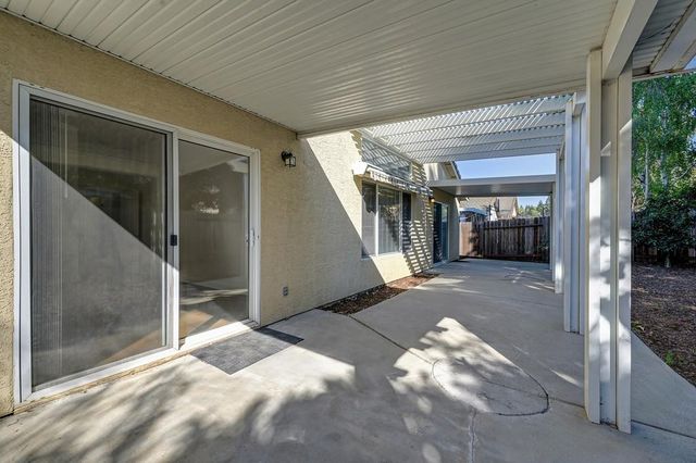 9052 Pembridge Dr, Elk Grove, CA 95624