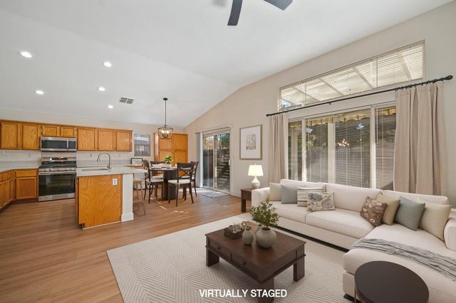 9052 Pembridge Dr, Elk Grove, CA 95624