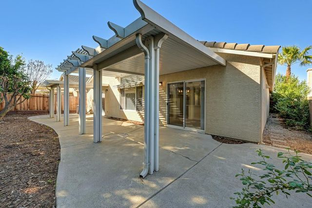 9052 Pembridge Dr, Elk Grove, CA 95624