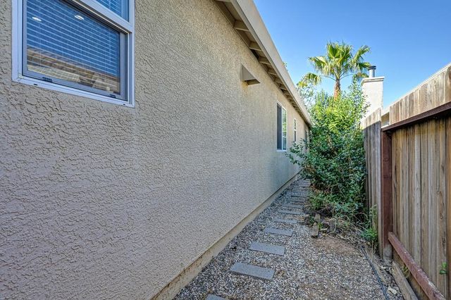 9052 Pembridge Dr, Elk Grove, CA 95624