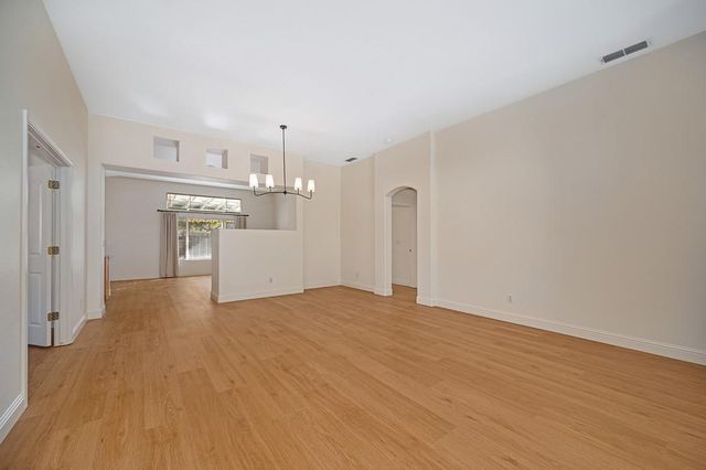 9052 Pembridge Dr, Elk Grove, CA 95624