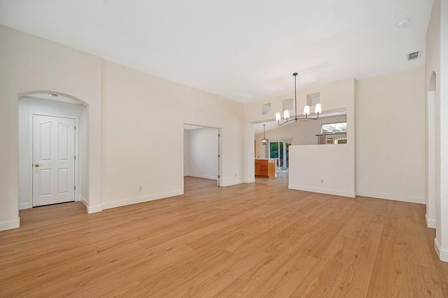 9052 Pembridge Dr, Elk Grove, CA 95624