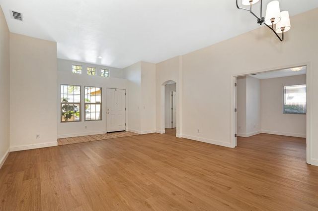 9052 Pembridge Dr, Elk Grove, CA 95624