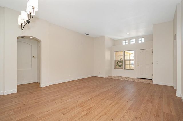 9052 Pembridge Dr, Elk Grove, CA 95624