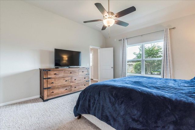 125 Groesbeck LN, Leander, TX 78641