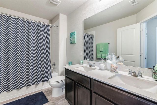 125 Groesbeck LN, Leander, TX 78641