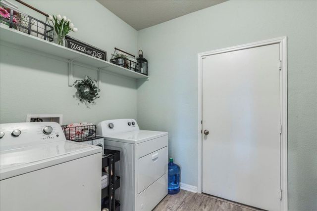 125 Groesbeck LN, Leander, TX 78641