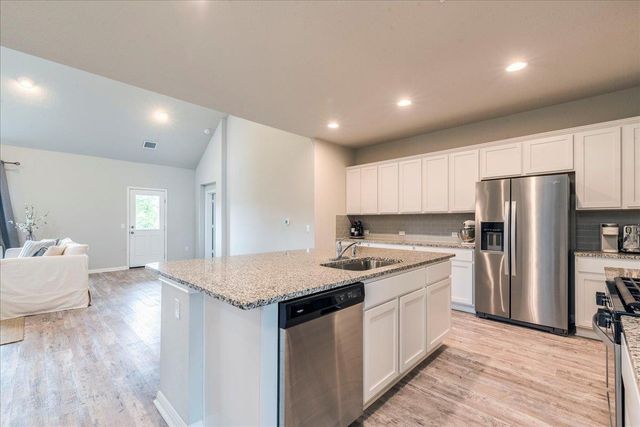 125 Groesbeck LN, Leander, TX 78641