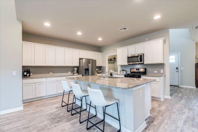 125 Groesbeck LN, Leander, TX 78641