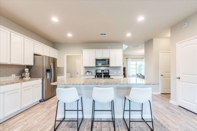 125 Groesbeck LN, Leander, TX 78641