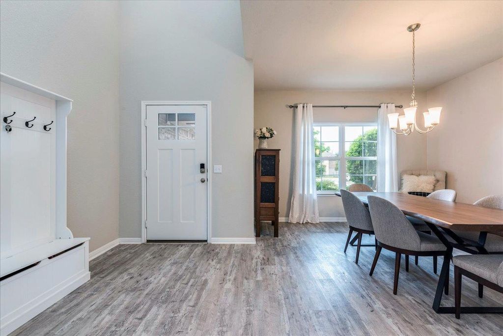 125 Groesbeck LN, Leander, TX 78641