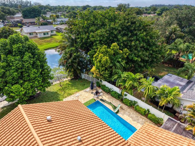 19515 Carolina Circle, Boca Raton, FL 33434