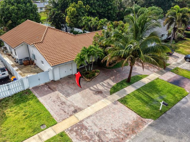 19515 Carolina Circle, Boca Raton, FL 33434