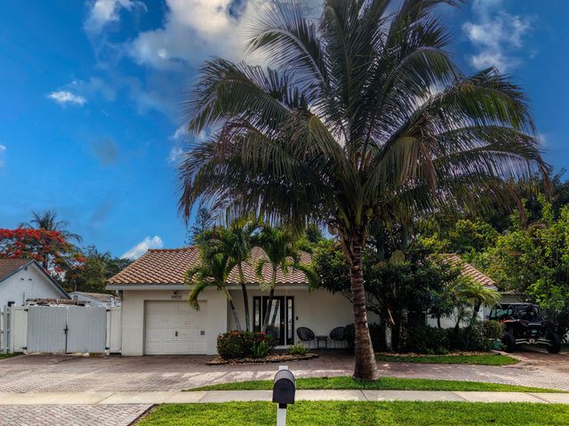 19515 Carolina Circle, Boca Raton, FL 33434