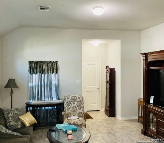 149 Lark Hill, Floresville, TX 78114