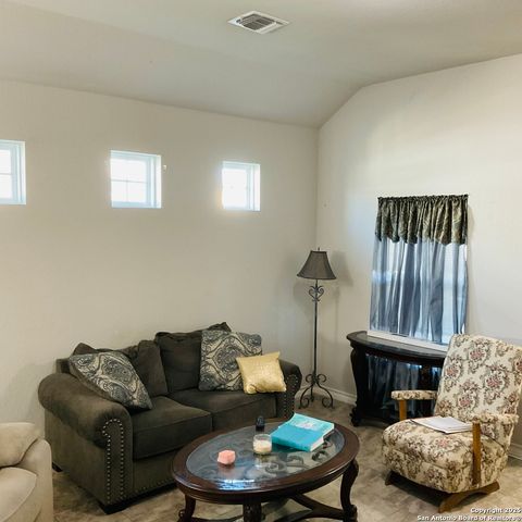 149 Lark Hill, Floresville, TX 78114