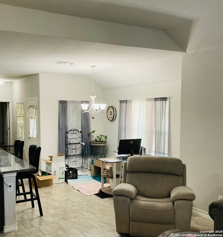 149 Lark Hill, Floresville, TX 78114