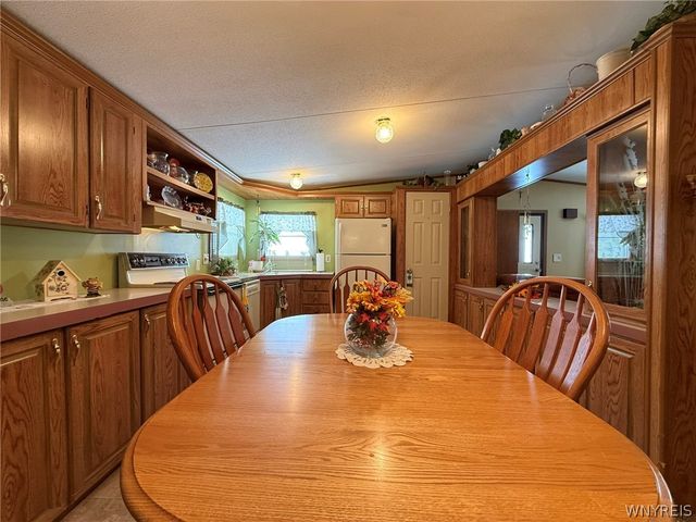 343 Applewood Drive, Lockport Town, NY 14094