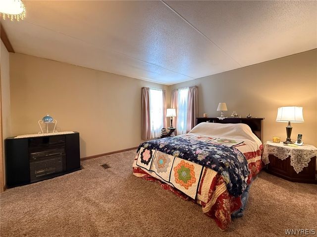 343 Applewood Drive, Lockport Town, NY 14094