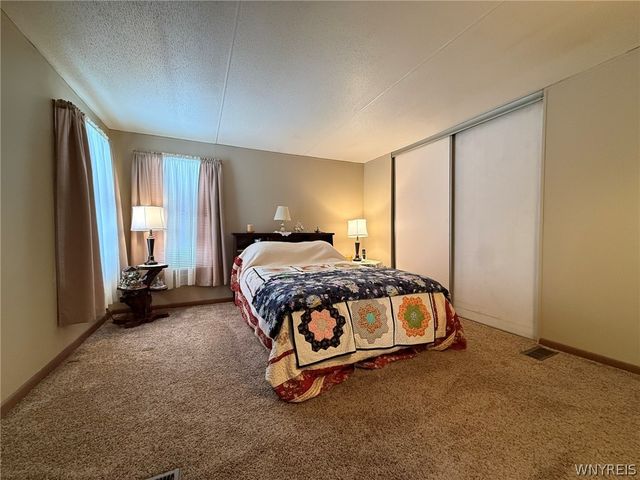 343 Applewood Drive, Lockport Town, NY 14094