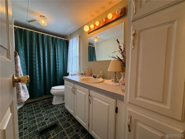 343 Applewood Drive, Lockport Town, NY 14094