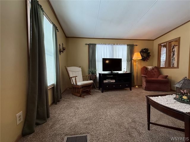 343 Applewood Drive, Lockport Town, NY 14094