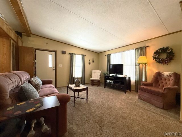 343 Applewood Drive, Lockport Town, NY 14094