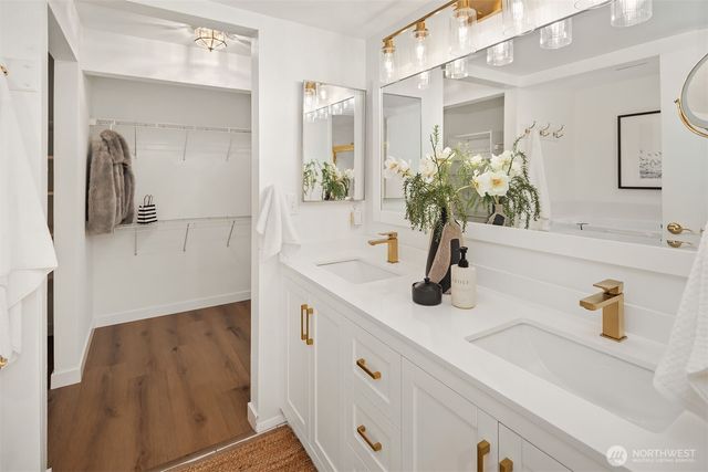 15 168th Avenue NE, Bellevue, WA 98008